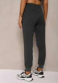 Renee - Ciemnozielone Spodnie Dresowe z Bawełny High Waist Ozdobione Kieszeniami na Suwak Fedela. Okazja: na co dzień. Stan: podwyższony. Kolor: zielony. Materiał: dresówka, bawełna. Długość: długie. Wzór: aplikacja. Styl: elegancki, casual