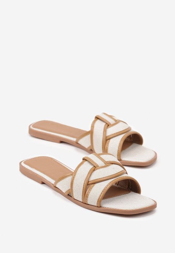 Born2be - Ciemnobeżowe Klapki z Geometryczną Cholewką Silanisse. Okazja: na co dzień. Kolor: beżowy. Wzór: geometria. Sezon: wiosna, lato. Styl: casual, elegancki