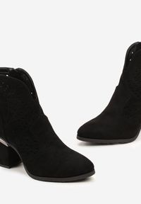 Born2be - Czarne Botki na Ozdobnym Słupku z Ażurową Cholewką z Ekozamszu Fionela. Wysokość cholewki: za kostkę. Zapięcie: zamek. Kolor: czarny. Szerokość cholewki: normalna. Wzór: ażurowy. Obcas: na słupku. Styl: boho #5