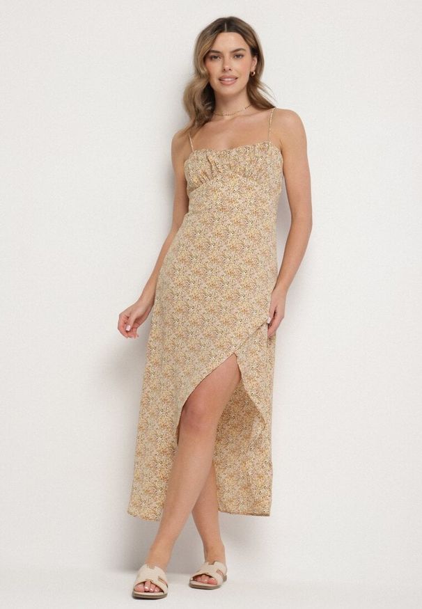 Born2be - Żółta Rozkloszowana Sukienka Ozdobiona Geometrycznym Wzorem Taelissa. Okazja: na co dzień. Kolor: żółty. Wzór: geometria, aplikacja. Sezon: wiosna, lato. Styl: casual, elegancki