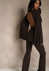 Renee - Brązowy Dopasowany Kombinezon z Rozkloszowanymi Rękawami i Głębokim Dekoltem Andrika. Kolor: brązowy. Styl: street #4