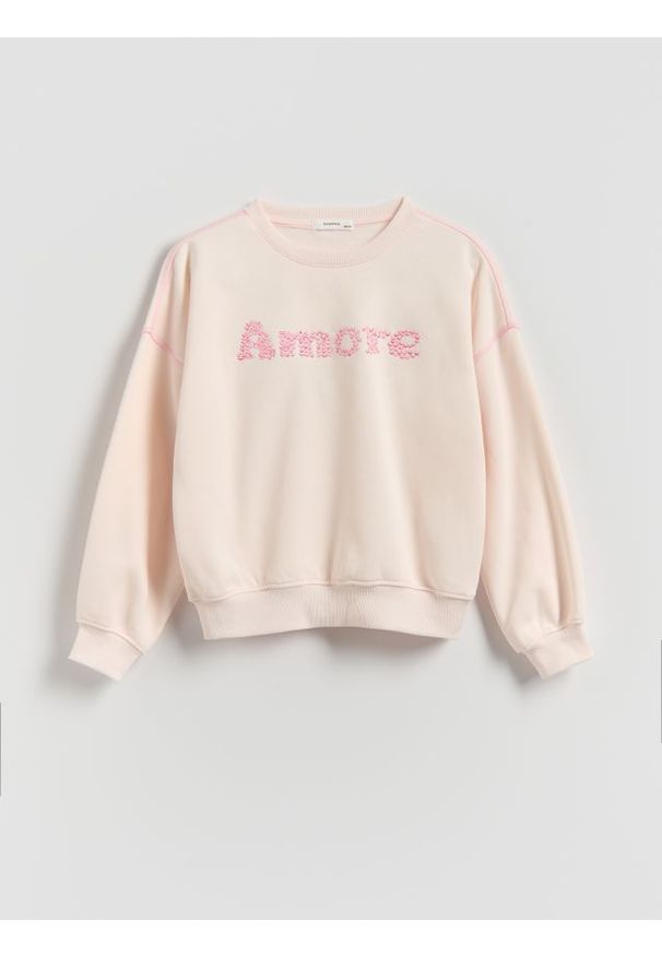 Reserved - Bluza z haftowanym napisem - złamana biel. Materiał: bawełna. Wzór: napisy, haft