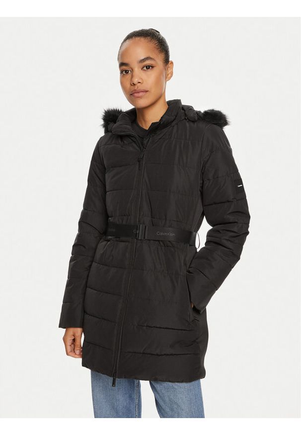 Calvin Klein Płaszcz zimowy K20K207726 Czarny Regular Fit. Kolor: czarny. Materiał: syntetyk. Sezon: zima
