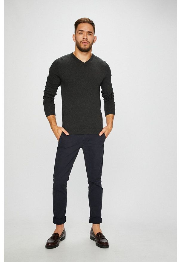 Jack & Jones - Sweter. Okazja: na co dzień. Kolor: szary. Materiał: dzianina. Wzór: gładki. Styl: casual