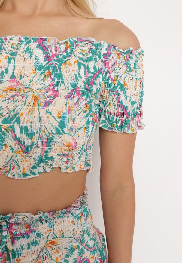 Born2be - Zielony Komplet Bawełniany Bluzka Typu Hiszpanka Szorty z Wysokim Stanem i Falbanką Testasha. Kolor: zielony. Materiał: bawełna