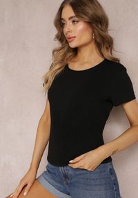Renee - Czarny Bawełniany T-shirt Melinthe. Okazja: na co dzień. Kolor: czarny. Materiał: bawełna. Długość rękawa: krótki rękaw. Długość: krótkie. Styl: casual