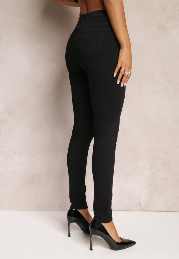 Renee - Czarne Jeansy o Fasonie Skinny Trikese. Okazja: na co dzień. Stan: podwyższony. Kolor: czarny. Styl: casual, elegancki