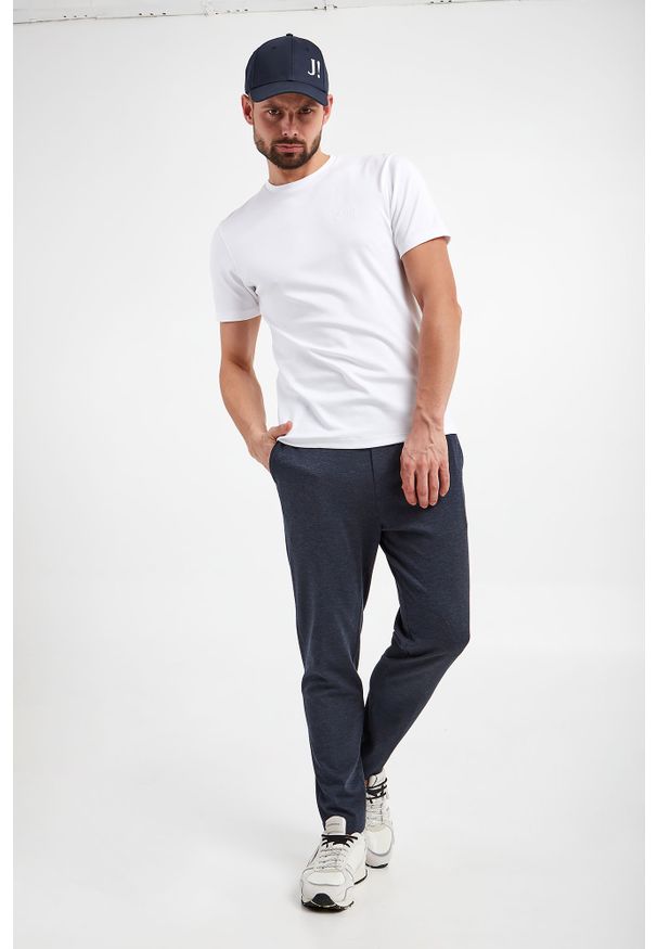 T-shirt Corrado JOOP!. Materiał: bawełna. Długość rękawa: krótki rękaw. Długość: krótkie. Wzór: haft