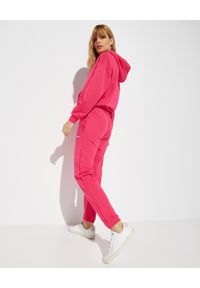 LA MANIA - Dresowe spodnie w kolorze fuksji Comfy. Kolor: różowy, wielokolorowy, fioletowy. Materiał: dresówka. Wzór: napisy #2