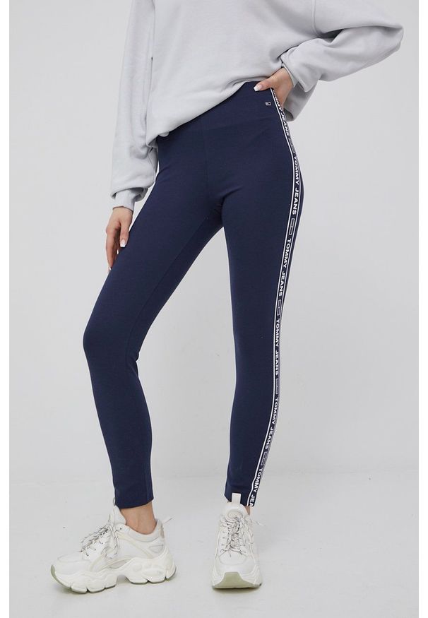 Tommy Jeans legginsy damskie kolor granatowy z nadrukiem. Kolor: niebieski. Wzór: nadruk