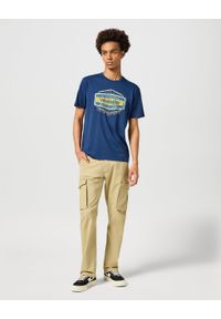 Wrangler - WRANGLER MĘSKIE SPODNIE MATERIAŁOWE WRANGLER CASEY JONES CARGO REGULAR SADDLE 112356844. Materiał: materiał #5