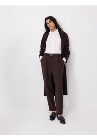 Reserved - Cygaretki z paskiem - ciemnobrązowy. Kolor: brązowy. Materiał: tkanina, wiskoza #1