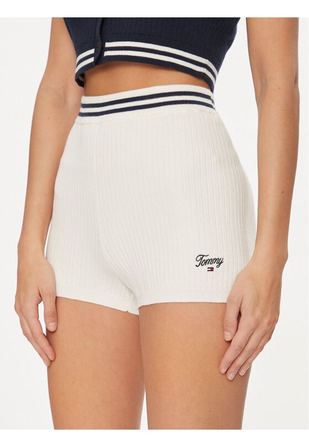 Tommy Jeans Szorty materiałowe Script DW0DW17781 Biały Slim Fit. Kolor: biały. Materiał: bawełna