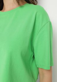 Born2be - Jasnozielony Krótki T-shirt Oversize Lilu. Kolor: zielony. Długość: krótkie #6