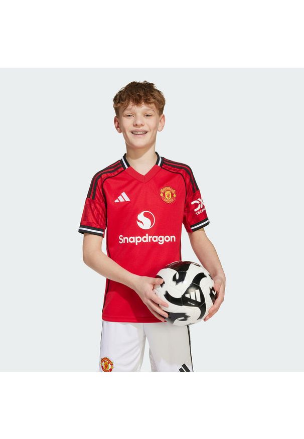 Adidas - Koszulka Manchester United 25/26 Home Jersey. Kolor: czerwony. Materiał: jersey. Sport: piłka nożna