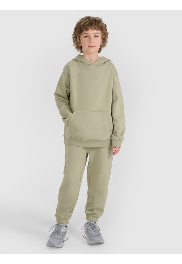 4f - 4F Spodnie dresowe joggery chłopięce - zielone 140 (9-10 lat). Okazja: na co dzień. Kolor: zielony. Materiał: dresówka. Wzór: gładki, ze splotem. Sezon: lato. Styl: sportowy, casual, młodzieżowy