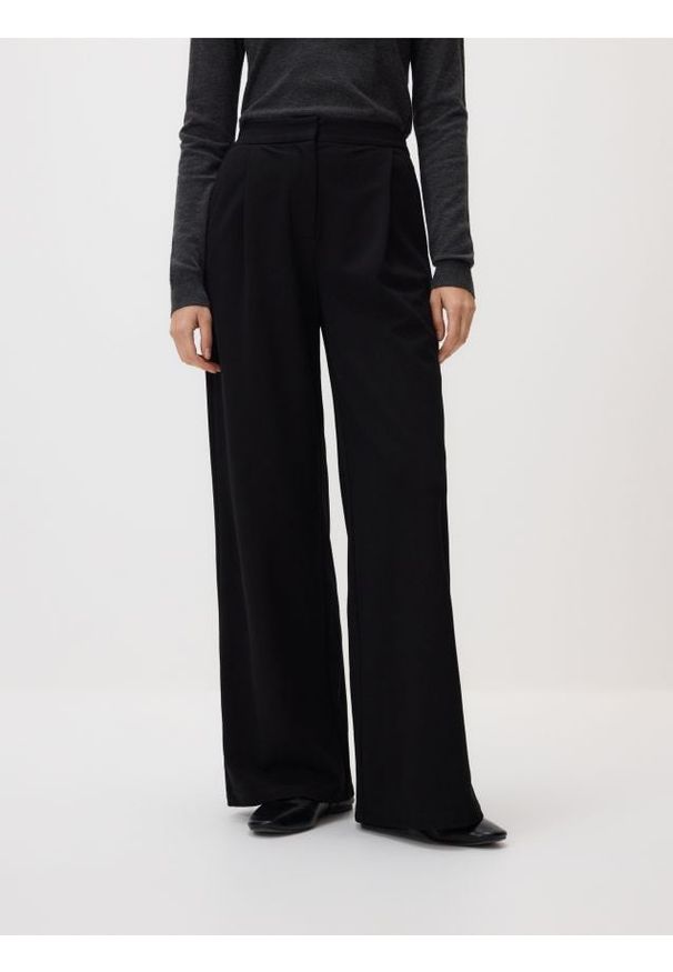 Reserved - Spodnie z prostą nogawką - czarny. Kolor: czarny. Materiał: dzianina. Wzór: gładki