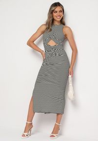 Born2be - Czarno-Biała Wieczorowa Sukienka o Dopasowanym Kroju z Rozcięciami Vikonnie. Okazja: na co dzień. Kolor: czarny. Typ sukienki: sportowe, dopasowane, proste. Styl: wizytowy #2