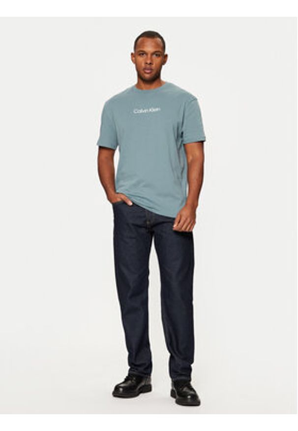 Calvin Klein T-Shirt Hero K10K111346 Niebieski Regular Fit. Kolor: niebieski. Materiał: bawełna
