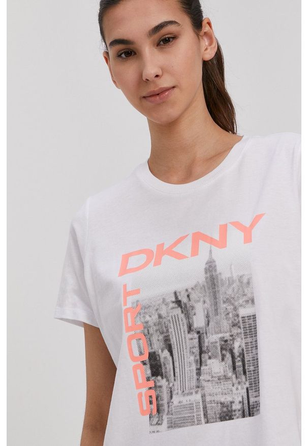 DKNY - Dkny - T-shirt. Okazja: na co dzień. Kolor: biały. Wzór: nadruk. Styl: casual