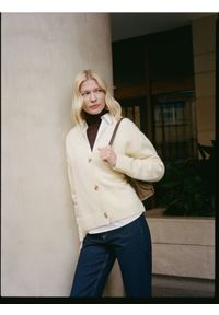 Reserved - Wełniany kardigan - jasnożółty. Kolor: żółty. Materiał: wełna