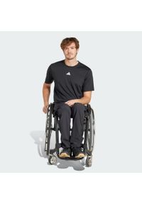 Adidas - Spodnie Adaptive. Kolor: czarny. Materiał: materiał. Sport: fitness