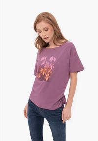 Volcano - Koszulka z motywem liści T-PLANTS. Kolor: fioletowy. Materiał: bawełna, materiał, elastan. Wzór: nadruk #1