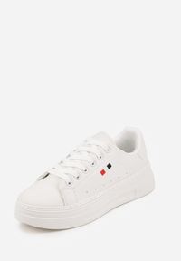 Renee - Białe Minimalistyczne Sneakersy VICES o Fasonie Tenisówek na Platformie Halanatea. Okazja: na co dzień. Kolor: biały. Materiał: jeans, koronka. Obcas: na platformie #4