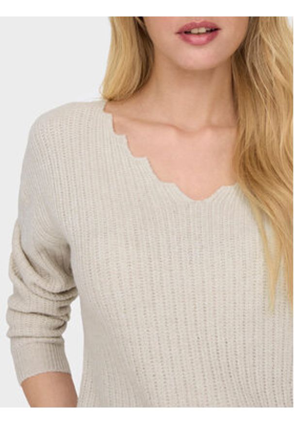 only - ONLY Sweter 15297168 Beżowy Regular Fit. Kolor: beżowy. Materiał: syntetyk
