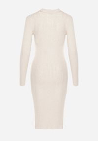 Born2be - Beżowa Dopasowana Sukienka Sweterkowa z Modalem i Wiskozą Ozdobiona Kołnierzykiem Seanelora. Kolor: beżowy. Materiał: wiskoza. Długość rękawa: długi rękaw. Wzór: aplikacja. Długość: midi #3