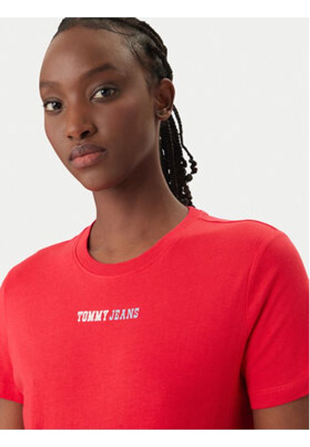 Tommy Jeans T-Shirt DW0DW22277 Czerwony Regular Fit. Kolor: czerwony. Materiał: bawełna