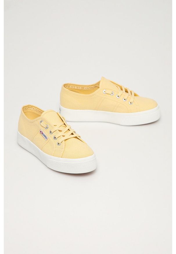 Superga - Tenisówki. Zapięcie: sznurówki. Kolor: żółty. Materiał: guma. Obcas: na platformie