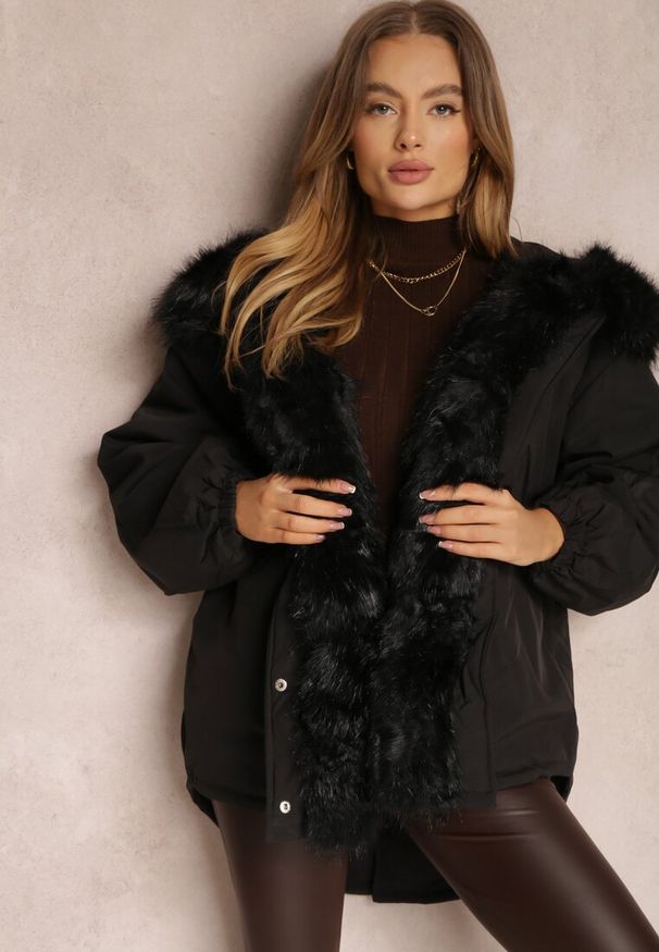 Renee - Czarna Kurtka Parka Oversize z Futerkiem Horelle. Kolor: czarny. Materiał: futro. Długość rękawa: długi rękaw. Długość: długie. Wzór: aplikacja, gładki, jednolity. Sezon: zima, jesień. Styl: klasyczny