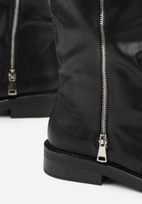 Renee - Czarne Kozaki w Stylu Bikerów z Klamrą i Suwakiem Linfara. Okazja: na co dzień. Zapięcie: klamry. Kolor: czarny. Materiał: skóra, jeans. Styl: casual, klasyczny #2