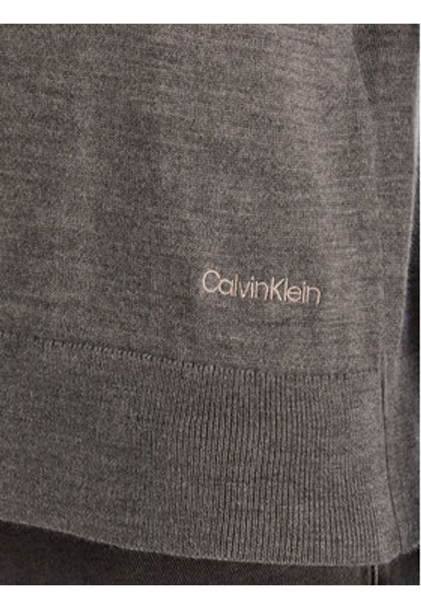 Calvin Klein Sweter LV044A305G Szary Regular Fit. Kolor: szary. Materiał: syntetyk