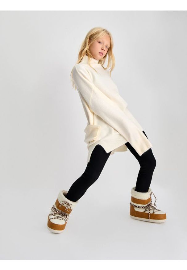 Sinsay - Legginsy z grubej prążkowanej dzianiny z polarem wewnątrz - czarny. Kolor: czarny. Materiał: prążkowany, dzianina, polar