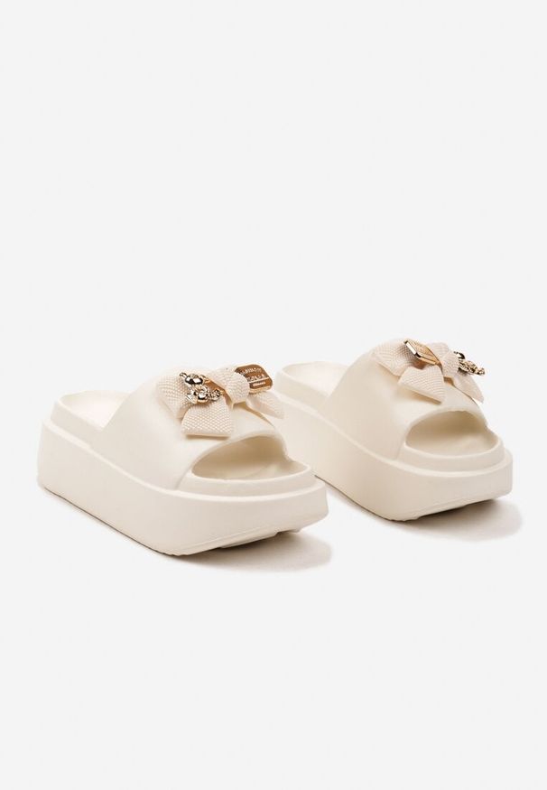 Born2be - Beżowe Klapki na Platformie Ozdobione Kokardką Polifea. Okazja: na plażę, na co dzień, na spacer. Kolor: beżowy. Materiał: len. Wzór: aplikacja. Obcas: na platformie. Styl: casual