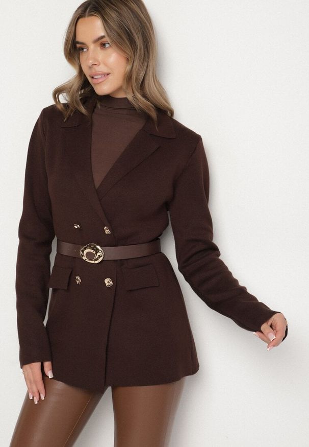 Born2be - Brązowy Kardigan z Wiskozą na Guziki Ozdobiony Paskiem z Metaliczną Klamrą Sallinatia. Okazja: na co dzień. Kolor: brązowy. Materiał: wiskoza. Wzór: aplikacja. Styl: casual, elegancki