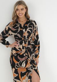 Born2be - Czarna Sukienka Koszulowa Amathedeia. Okazja: na spacer. Kolor: czarny. Materiał: materiał. Długość rękawa: długi rękaw. Wzór: kwiaty, aplikacja. Sezon: lato. Typ sukienki: koszulowe. Długość: midi #3