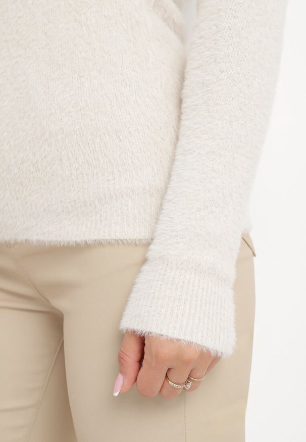 Born2be - Beżowy Elastyczny Golf z Puszystej Tkaniny z Wełną Doulcet. Typ kołnierza: golf. Kolekcja: plus size. Kolor: beżowy. Materiał: wełna, tkanina