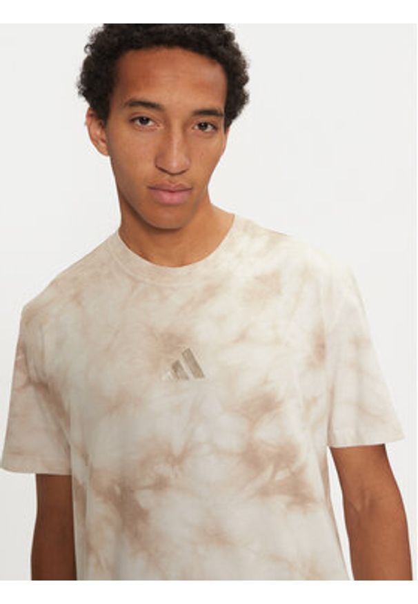 Adidas - adidas T-Shirt ALL SZN Wash IY6589 Beżowy Regular Fit. Kolor: beżowy. Materiał: bawełna