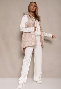 Renee - Różowa Kamizelka z Lekkim Pikowaniem i Kapturem Nieodpinanym Lisarivia. Okazja: na co dzień. Kolor: różowy. Materiał: jeans. Styl: klasyczny, elegancki, casual #4