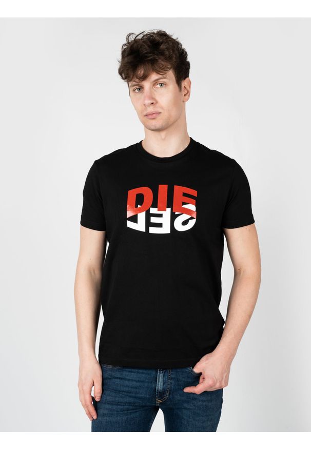 Diesel T-Shirt "T-Diegos" | A00828-0HAYU-9XX | Mężczyzna | Czarny. Okazja: na co dzień. Kolor: czarny. Materiał: bawełna. Wzór: nadruk. Styl: casual