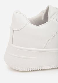 Renee - Białe Sznurowane Sneakersy na Platformie z Bieżnikiem Arvilla. Kolor: biały. Materiał: skóra, materiał. Obcas: na platformie #6