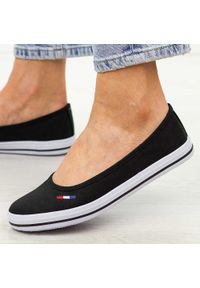 Czarne baleriny tekstylne American Club Lh98. Okazja: na spacer, na co dzień. Kolor: czarny. Materiał: tkanina. Szerokość cholewki: normalna. Sezon: wiosna, lato. Styl: casual, klasyczny #1