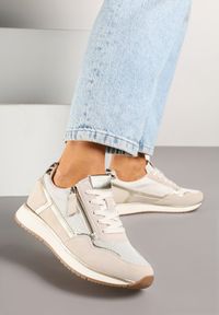 Renee - Beżowe Sneakersy Ozdobione Suwakiem i Metalicznymi Wstawkami Alua. Okazja: na co dzień. Kolor: beżowy. Materiał: jeans. Wzór: aplikacja. Sezon: lato, wiosna