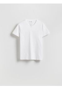 Reserved - T-shirt slim z dekoltem V - biały. Kolor: biały. Materiał: bawełna, dzianina