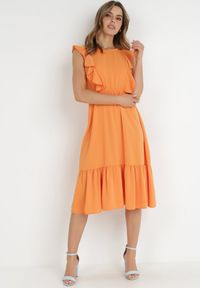 Born2be - Pomarańczowa Sukienka Klymamia. Kolor: pomarańczowy. Materiał: tkanina. Długość rękawa: bez rękawów. Wzór: gładki, jednolity. Styl: elegancki. Długość: midi #2
