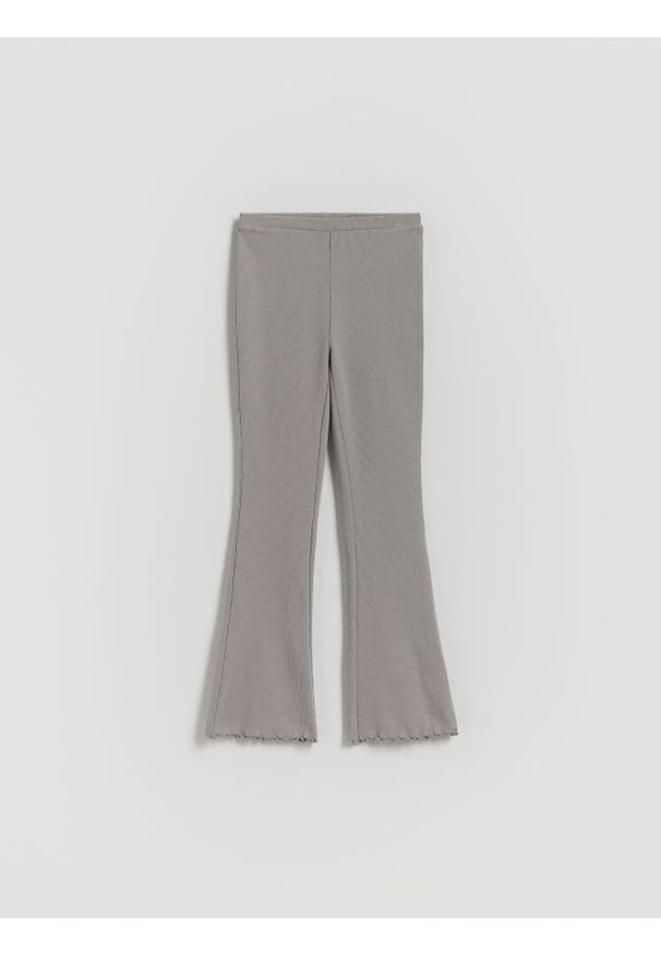 Reserved - Dzianinowe legginsy w prążek - jasnoszary. Kolor: szary. Materiał: dzianina. Wzór: prążki