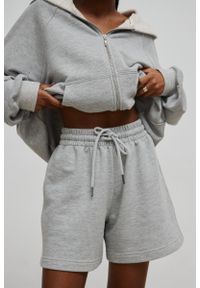 Marsala - Krótkie spodenki ze sznurkiem w kolorze LIGHT GREY lurex - PROSPER-XL. Materiał: guma, dzianina, poliester, dresówka, bawełna, włókno. Długość: krótkie. Wzór: gładki, melanż. Sezon: wiosna, lato